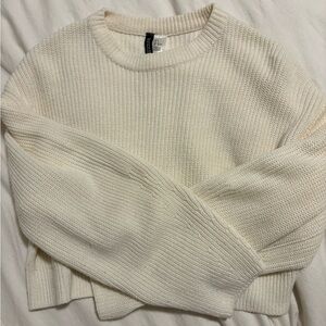 H&M cream cropped knit sweater size small (worn)